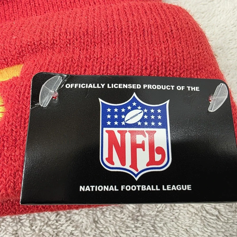 Ultra Game NFL Kansas City Chiefs Winter Beanie Knit Pom Hat with Gloves Set NEW